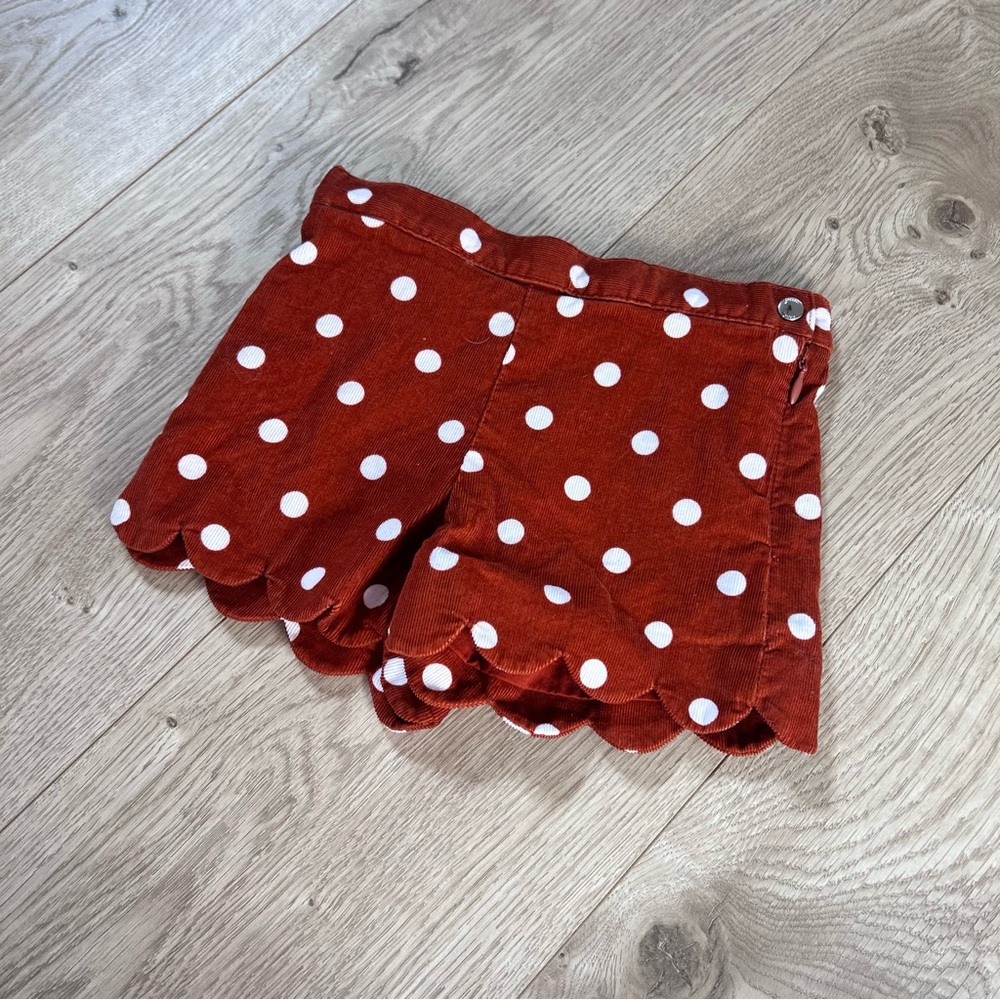 Jacardi scalloped polka dot shorts size 18 months